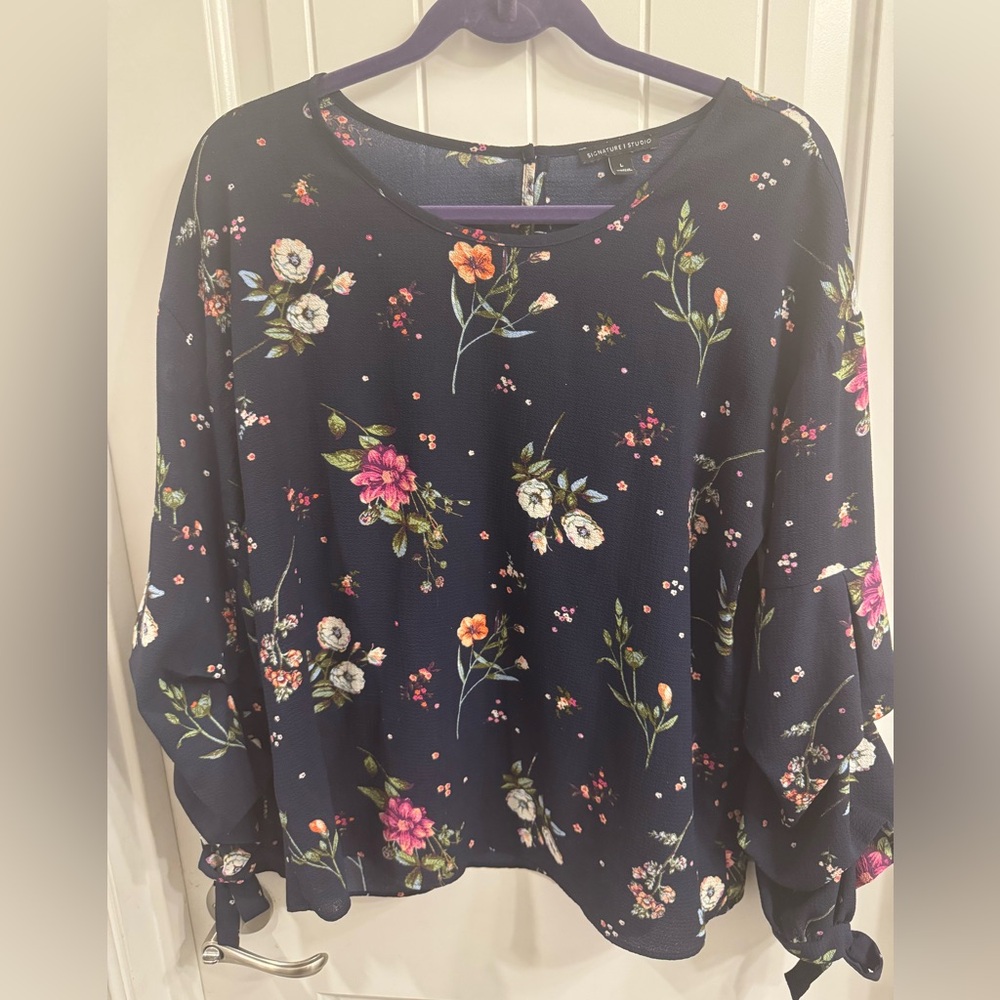 Signature Studio Large Multicolor Floral Top